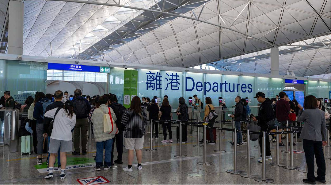 澳洲升级香港旅行警告!过境香港可能被查手机电脑等个人电子设备,拒绝配合即算违法!即日起,持有这类物品也算违法! - 2