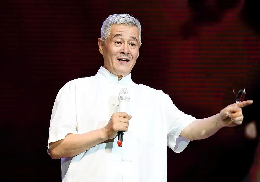 69岁赵本山,彻底退出演艺工作!女儿:他商演、综艺等一律不接,也不再登台演出(组图) - 1