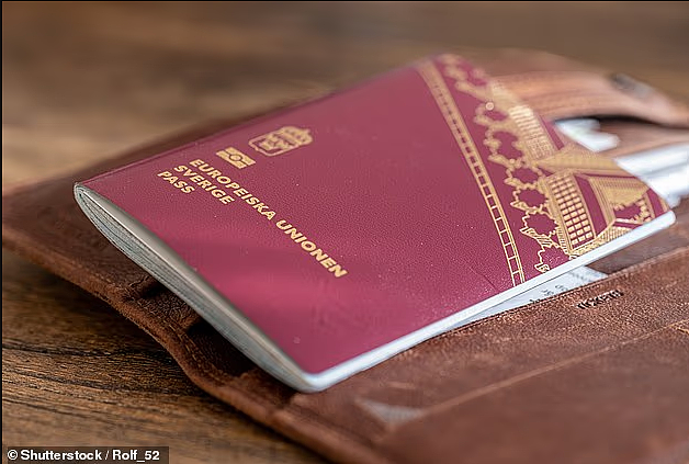 全球护照实力榜公布!美国跌出前10,第一名竟是……(组图) - 2