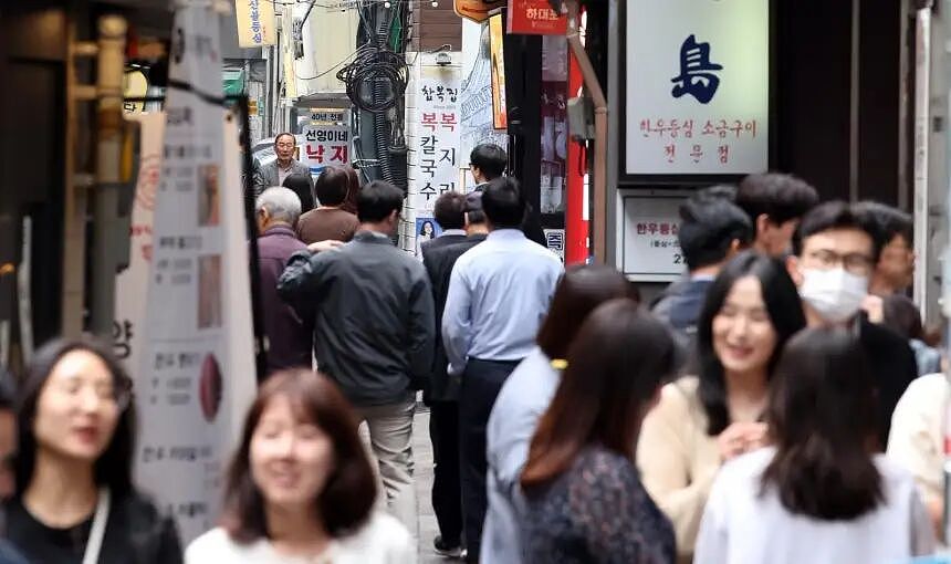 为吃上1万韩元以下的饭，韩国年轻人自愿成为“乞丐”！（组图） - 4