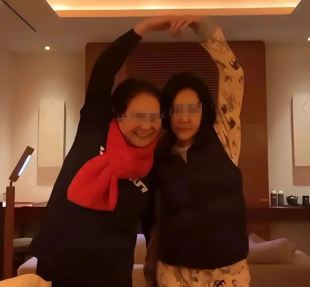 心疼！小S复工首秀谈大S离世内幕！哭到崩溃：“如果不去日本，姐姐是不是就不会走？”（组图） - 4