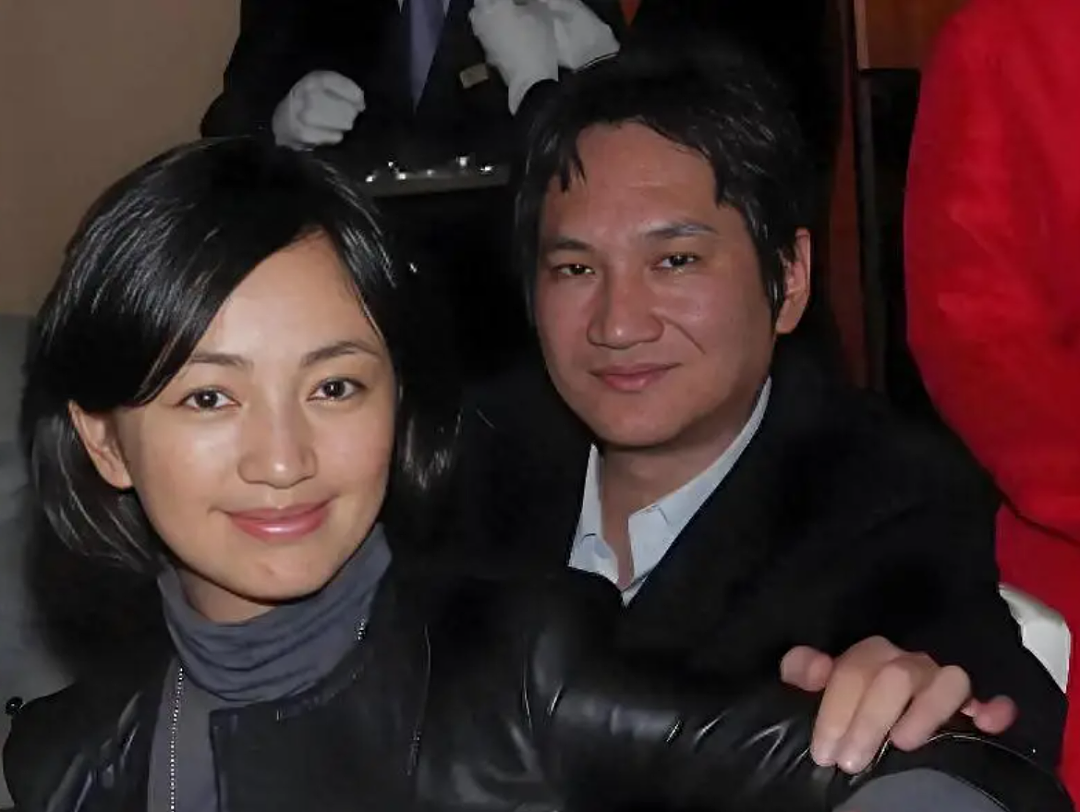 拒绝陈坤陆毅，嫁给“丑丈夫”被群嘲，如今她才是人生赢家 - 4