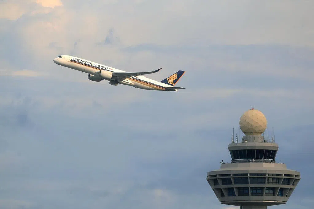途中遇不明飞行物、带200+同胞穿越危险空域...新加坡空军亲述中东撤侨内幕！（组图） - 5
