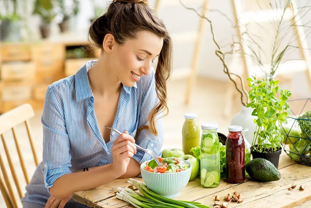 女生为保护环境改吃素，最终因饮食缺乏特定元素患上抑郁焦虑后自杀… - 9
