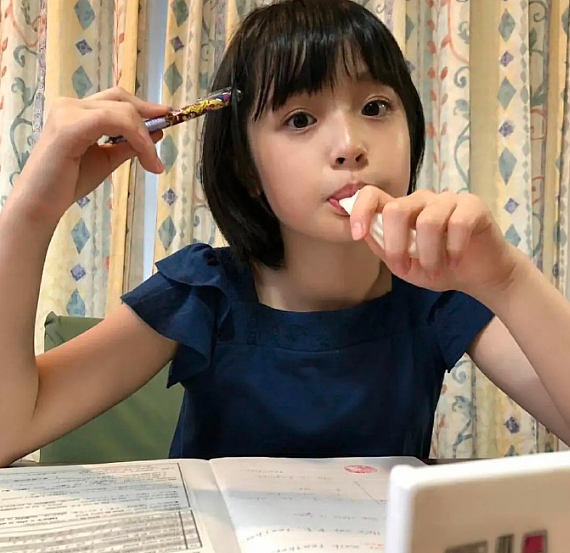 日本天才童星被称“第二个芦田爱菜”!19岁因一张自拍火出圈,网友:长成大美女了! - 18
