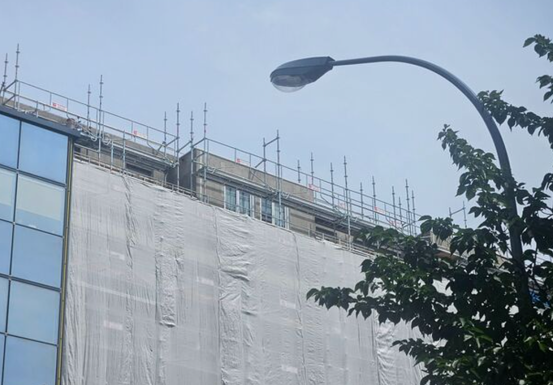 93岁老人死在了巴黎34℃的顶楼公寓,全楼都开始害怕夏天 - 4