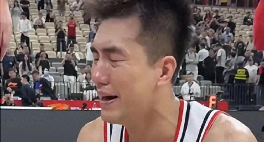 热搜第一！CBA球星郭艾伦遭熟人诈骗近千万，家人当场崩溃（组图） - 4
