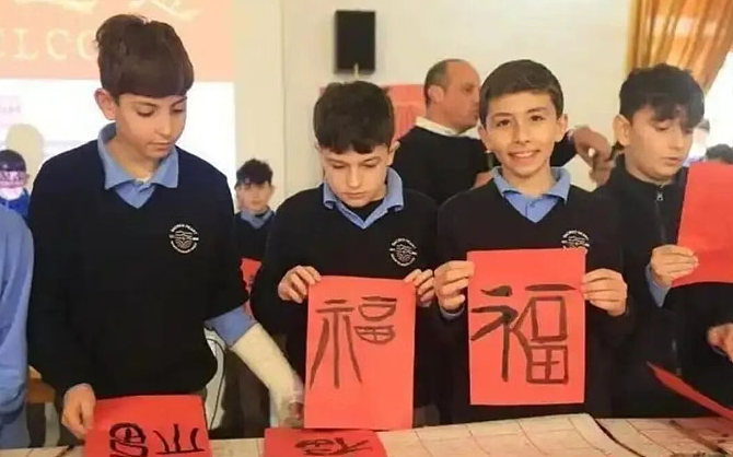 这个国家快被华人“买”下了！？美女遍地，10个移民中就有9个华人...（组图） - 8