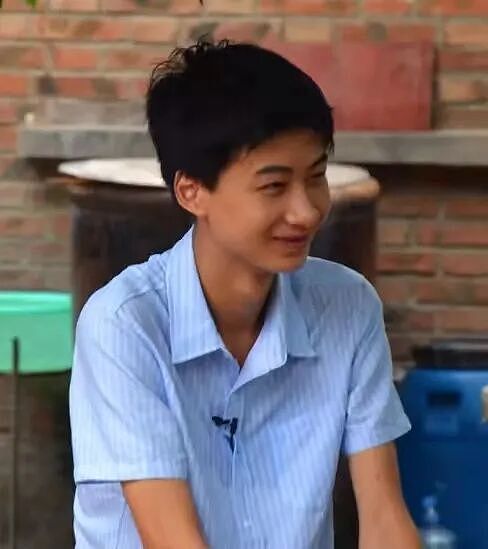 父亲重疾,母亲瘫痪,8年前靠捡垃圾被清华录取的“寒门状元”庞众望,如今怎样了?(组图) - 6