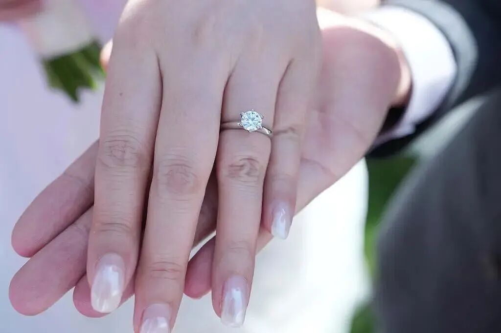 哈工大举行集体婚礼,学校送1克拉钻戒!(组图) - 2