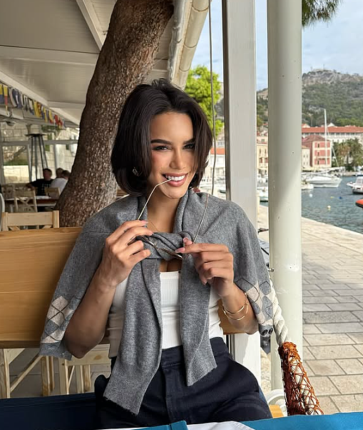 泰流亡王子为夺嫡抛妻弃女娶选美皇后？假离婚甩千万债务，却送未婚妻超大钻戒（组图） - 8