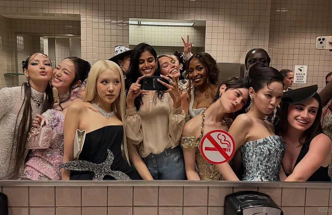 罕见炸场!BLACKPINK全员亮相Met Gala!Lisa大胆前卫,Jennie化身美人鱼(组图) - 33