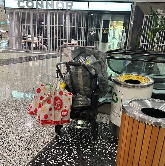 60多岁中国大爷为女儿去国外,凌晨出门打工!退休生活变高强度奔波,回国治病离世!华人圈炸锅… - 17