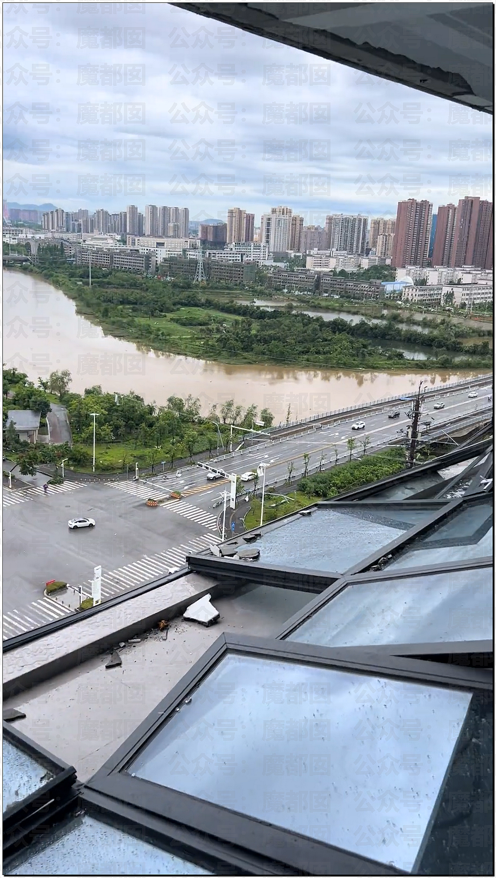 今年太怪!广西大水、湖北龙卷风!还会发生多少可怕的事?(组图) - 98