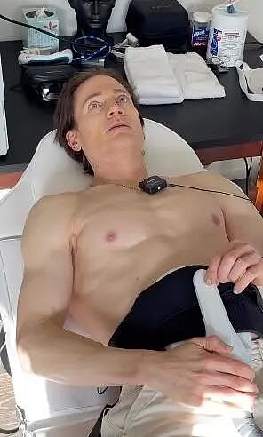 永生富哥终于疯了？！克隆了一个