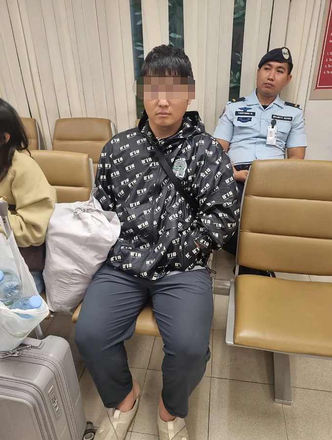 华人男子大闹国际机场，结果惨了：将立即驱逐出境，终身禁止入境（组图） - 8
