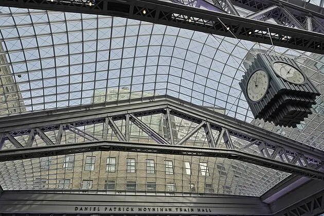 纽约交通枢纽Penn Station惊现持刀捅人案!6人被刺,满地是血(组图) - 3