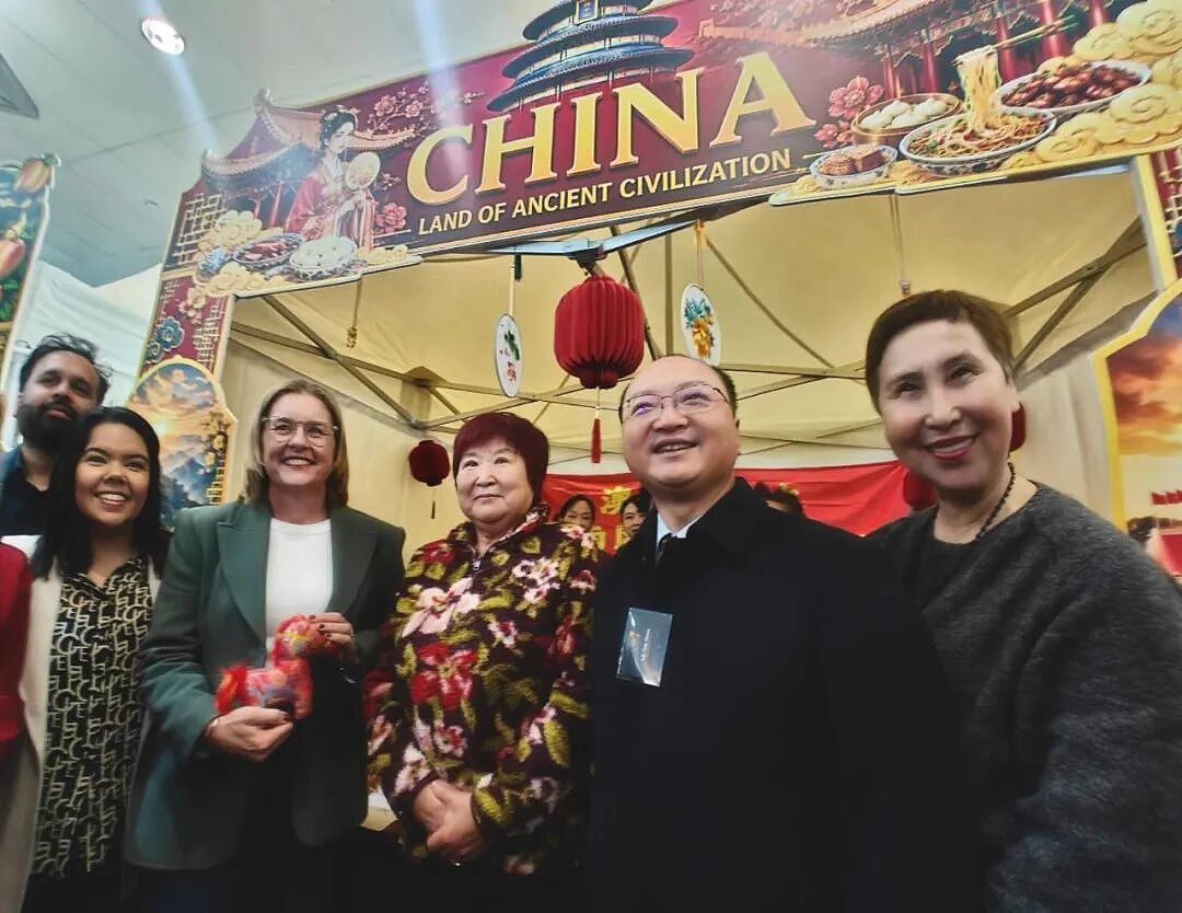 中国总领事出席墨尔本多元文化节,推介全球人工智能大会 - 2