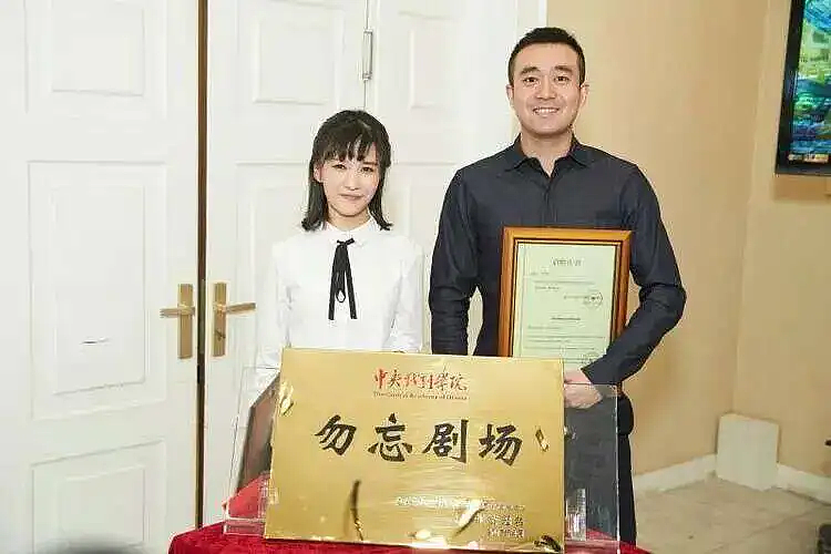 初代顶流网红，再次“塌房失败”（组图） - 19
