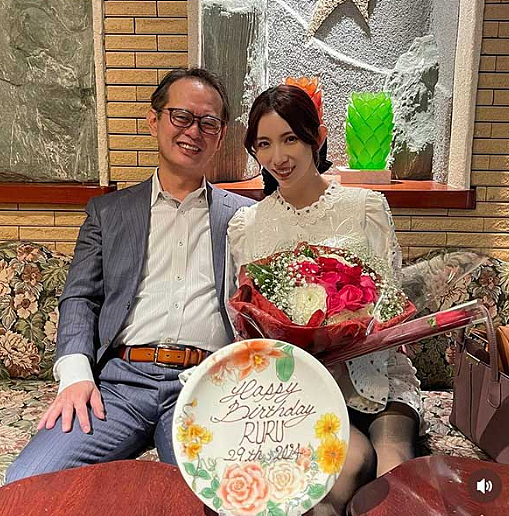 比丈夫小26岁的性感模特7年拼4胎,31岁却突然宣布下海陪酒(组图) - 16