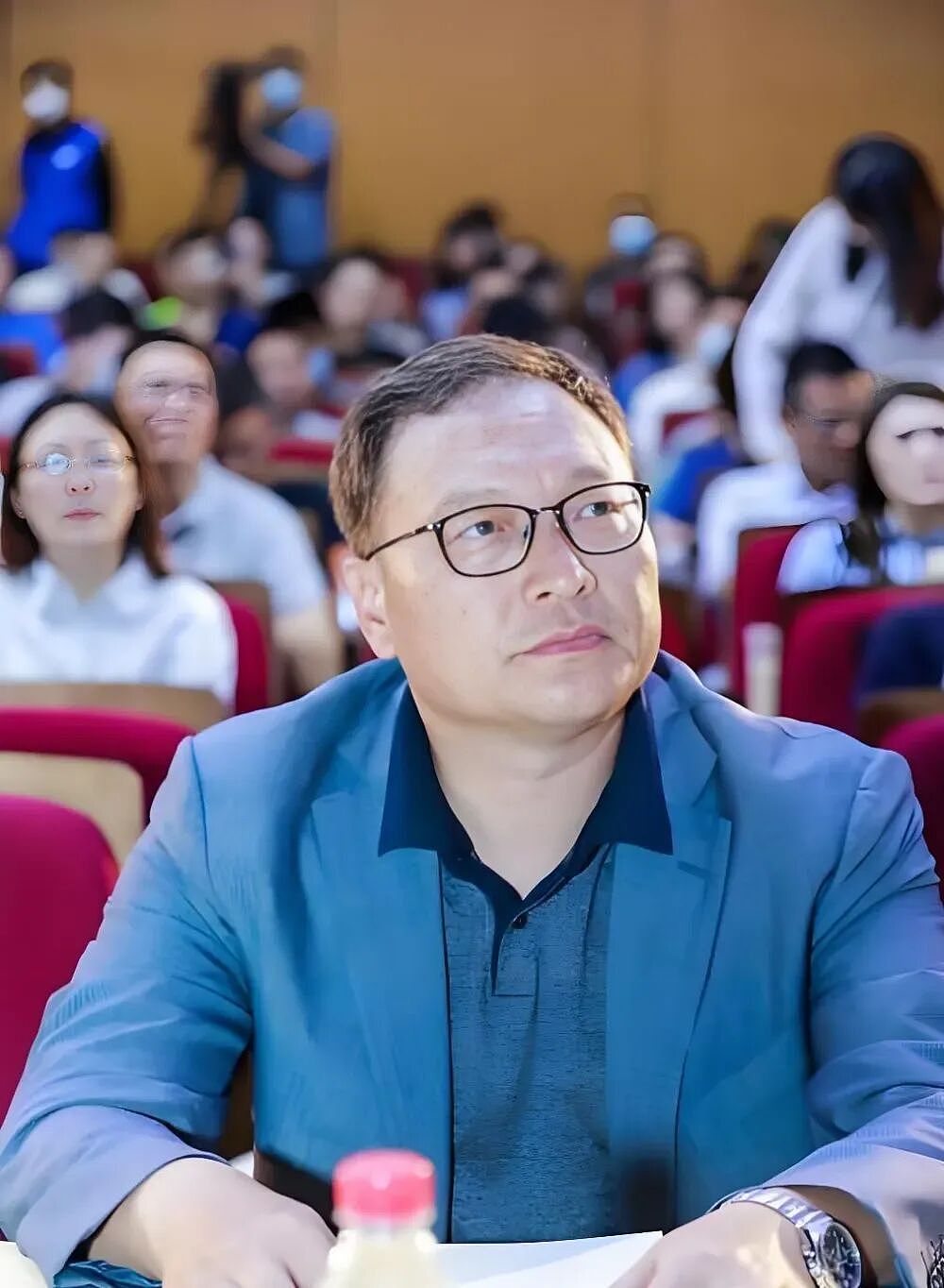 3个年轻人凑6万起家，30年干成千亿电气巨头（组图） - 2