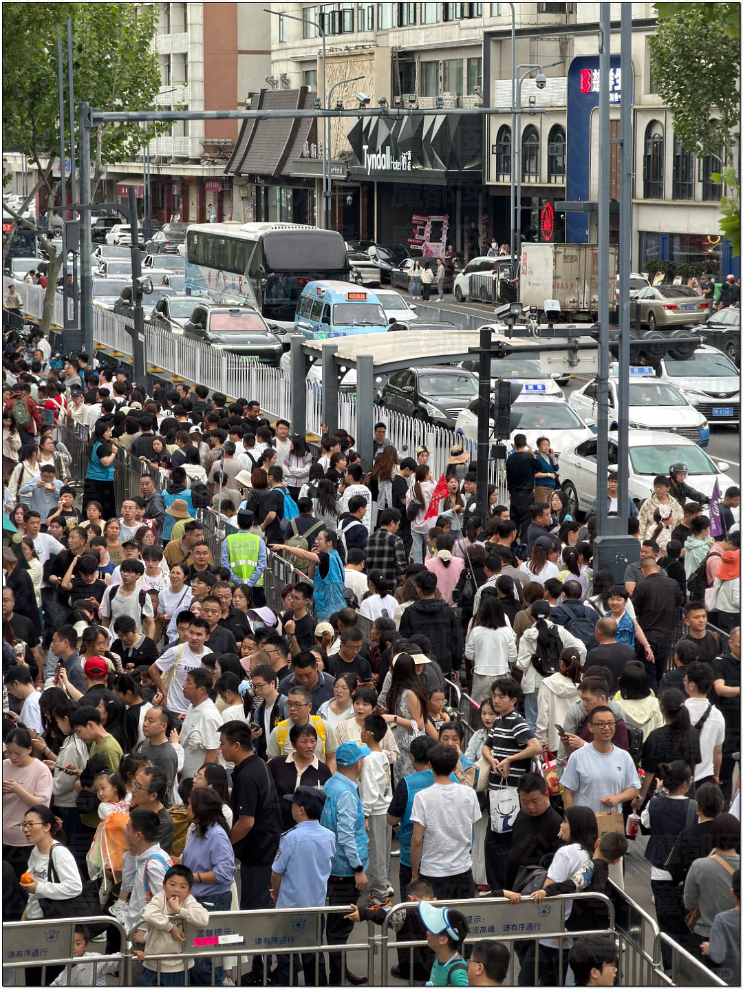 肉贴肉，人挤人！五一长假首日，中国各大景点已爆（组图） - 109