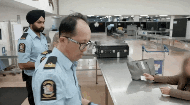 中国大妈入境新西兰,行李箱内衬藏香烟,当场被罚868纽币,称“朋友放的”(组图) - 6