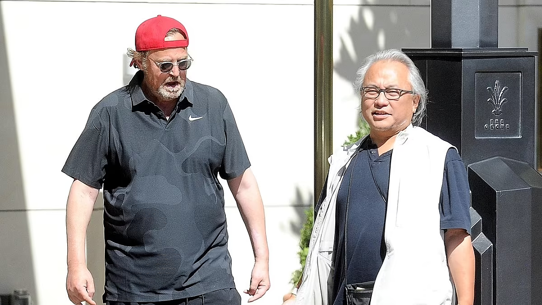 《老友记》钱德勒死亡案毒枭被判15年！俩医生伙同助理、毒贩等5人推他入坑，细节发指！ - 6