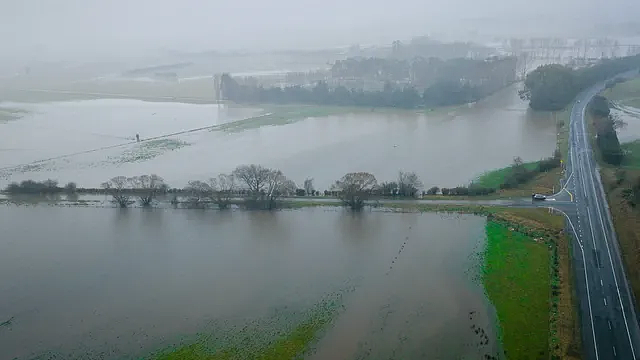 新西兰一地进入紧急状态!25厘米暴雪砸下,华人游客被困,发贴“求出逃”...(组图) - 7