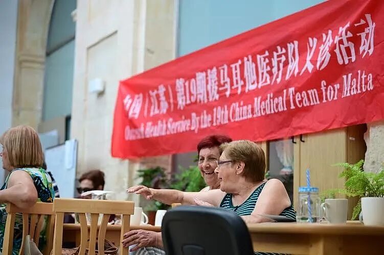 这个国家快被中国“买”下了！美女遍地，10个移民中就有9个中国人（组图） - 7