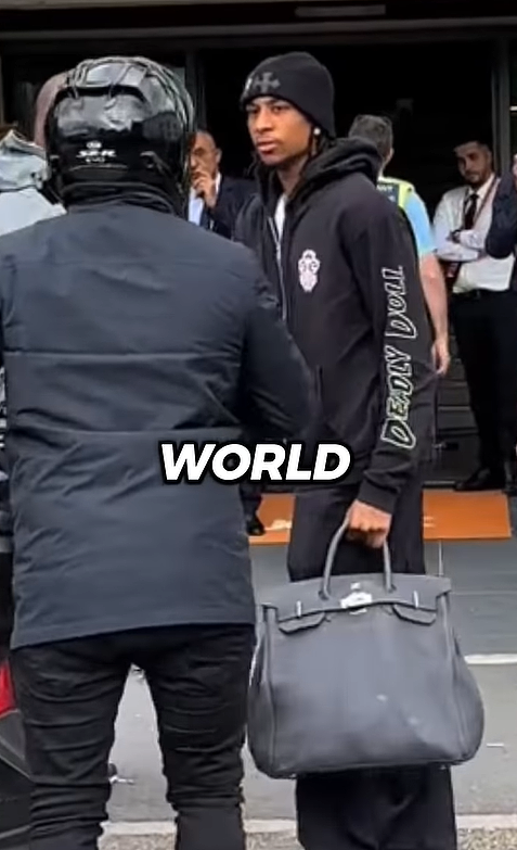 还没上场,法国队先赢一局?全员拎着“一套房”出行,把机场走出高定T台(组图) - 22