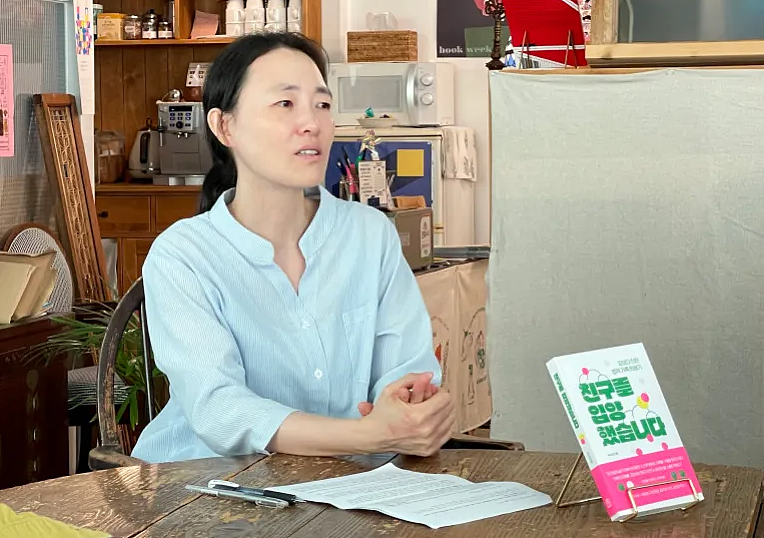 43岁女子领养38岁闺蜜！朋友变母女，只为共度余生！养老2.0时代来了...（组图） - 2