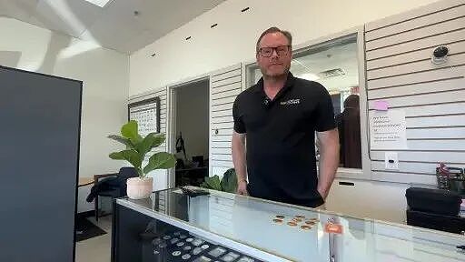 奶奶遭诈骗470万，最终犯人只得到一包巧克力，还得坐牢20年 - 1