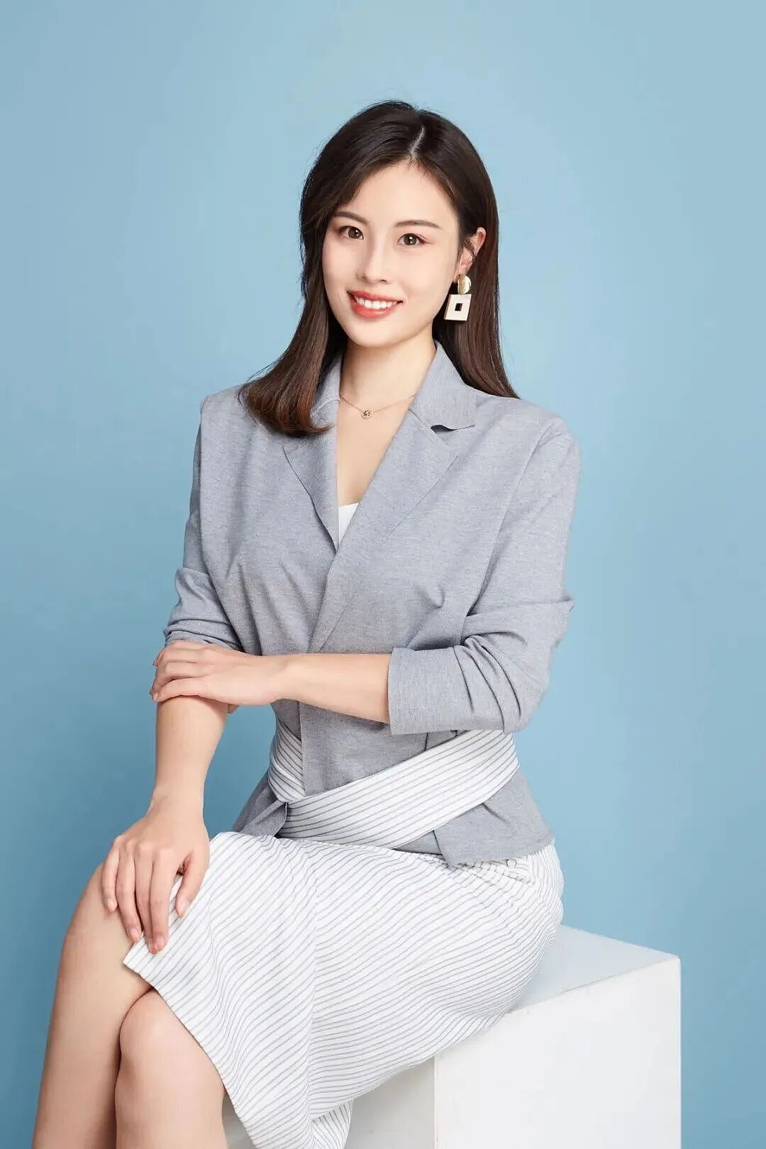 “90后”海归女儿接班四年,公司亏损超10亿元(组图) - 2