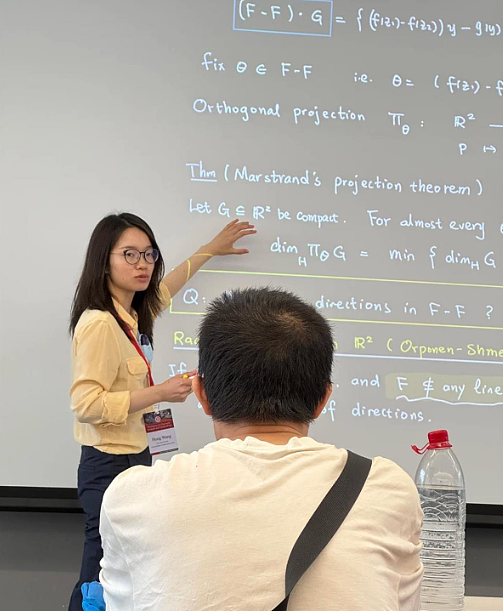 广西女孩破解世界百年难题,有望拿下数学“诺贝尔”!“韦神”连续三天前排听讲座(组图) - 2