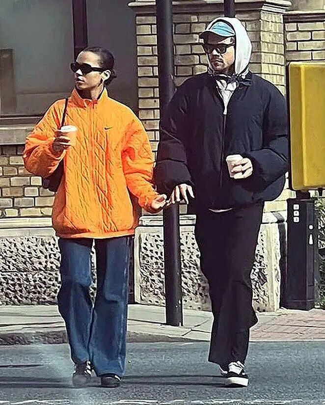 哈卷和演员女友订婚?!恋情曝光才8个月,知情人士:他愿意为她跳崖(组图) - 5