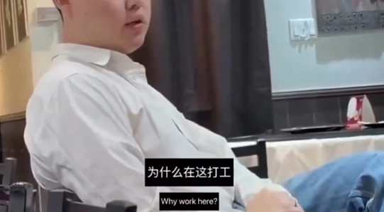 华裔男子辱骂中餐馆女服务员: 