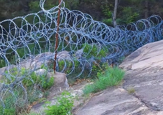 泰山景区周边装上135公里刀片刺绳镀锌隔离网？泰安文旅局工作人员：不了解此事，也管不了景区（组图） - 2