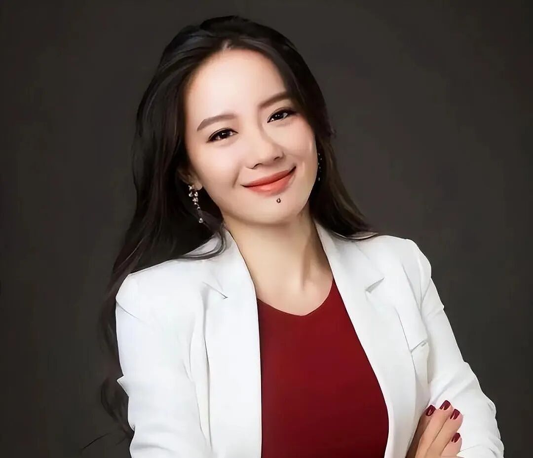 前首富丈夫蹲监狱,自己却拥2300亿享受生活!一手烂牌打成王炸(组图) - 6