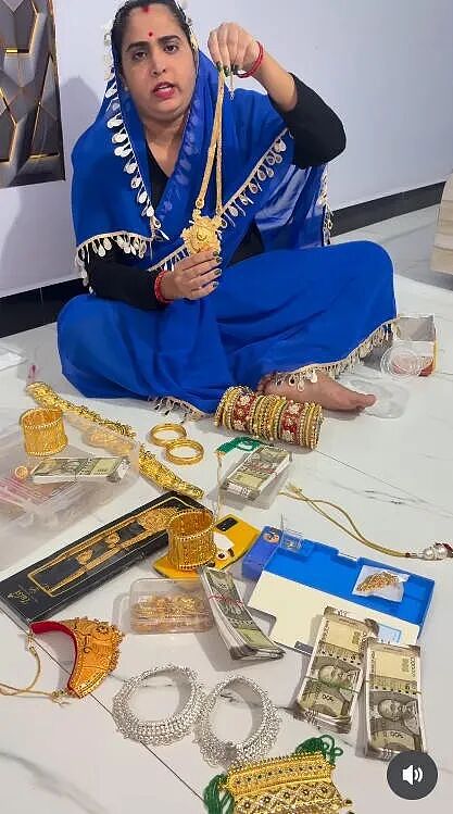 印度大妈全网晒黄金炫富!小偷直呼贴心:连踩点都省了,照视频直接偷...(组图) - 4