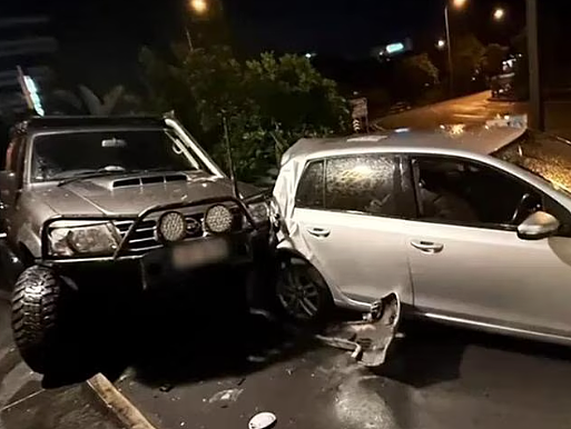 深夜突发,澳洲男子drive through排队,疯狂开车撞人(组图) - 3