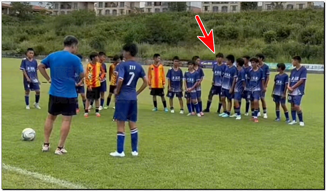 中国前国脚狠抽小球员20多记耳光,屁股打出淤青!家长报警(组图) - 13