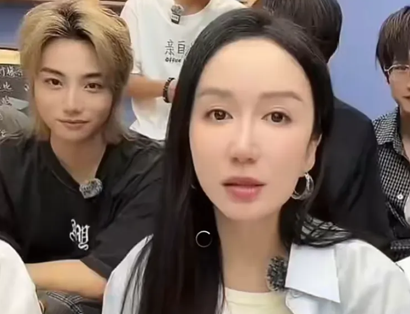 多位明星发声讨债!综艺停播导演跑路,娄艺潇、王靖雯等人被迫“打黑工” - 5