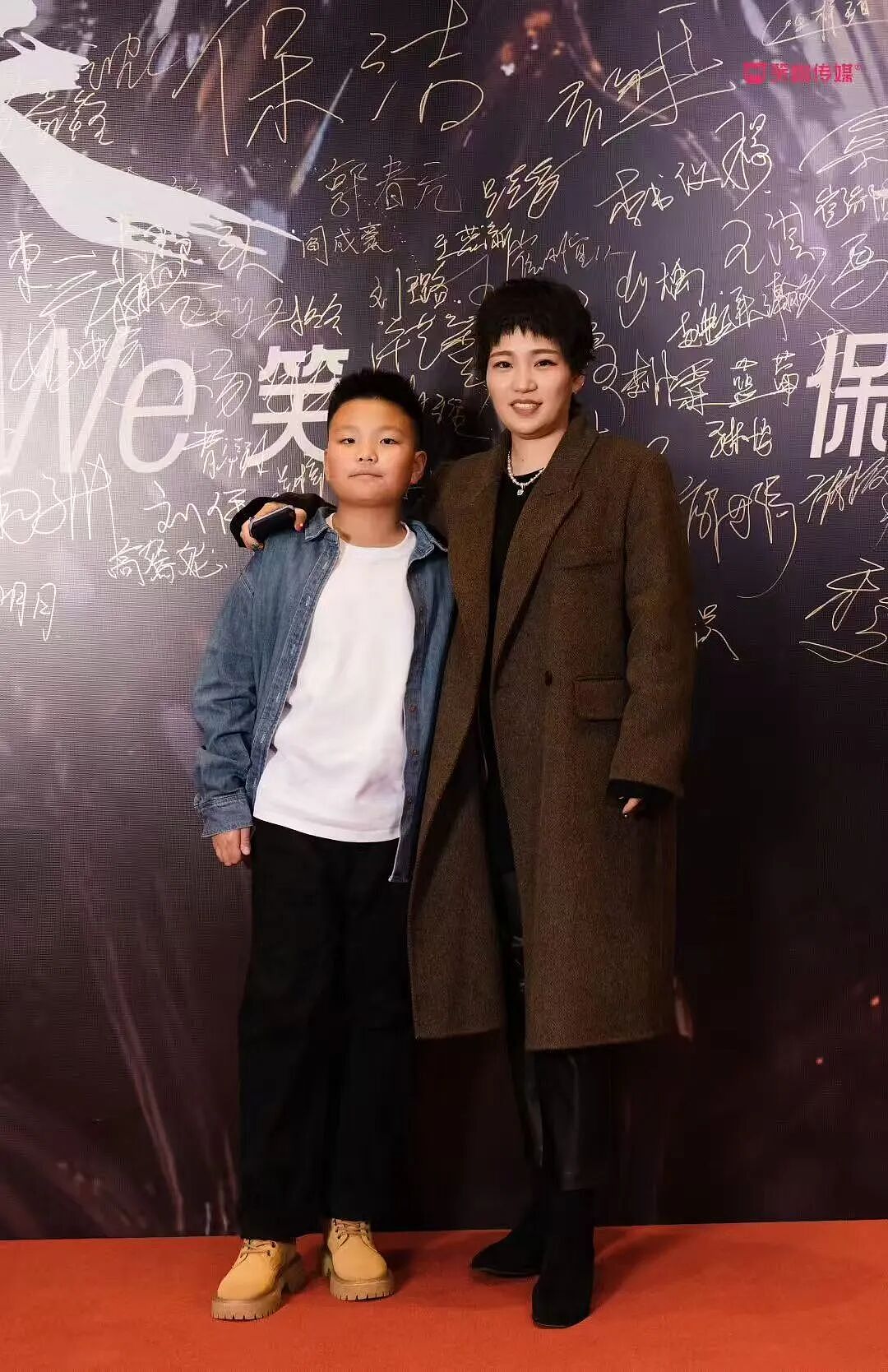 600万粉丝求同款的小孩哥,全靠背后的“摆烂妈”? - 6