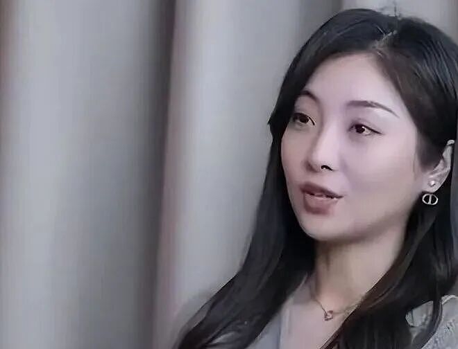 中国女子花50万买精，生下混血三胞胎！8年后3个娃长这样，惊艳全网（组图） - 4