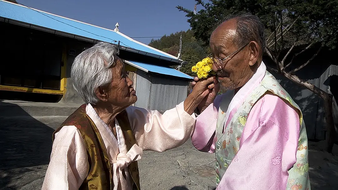 感动全网纪录片102岁女主去世!与夫相守76年,朴素爱情惹哭观众(组图) - 8