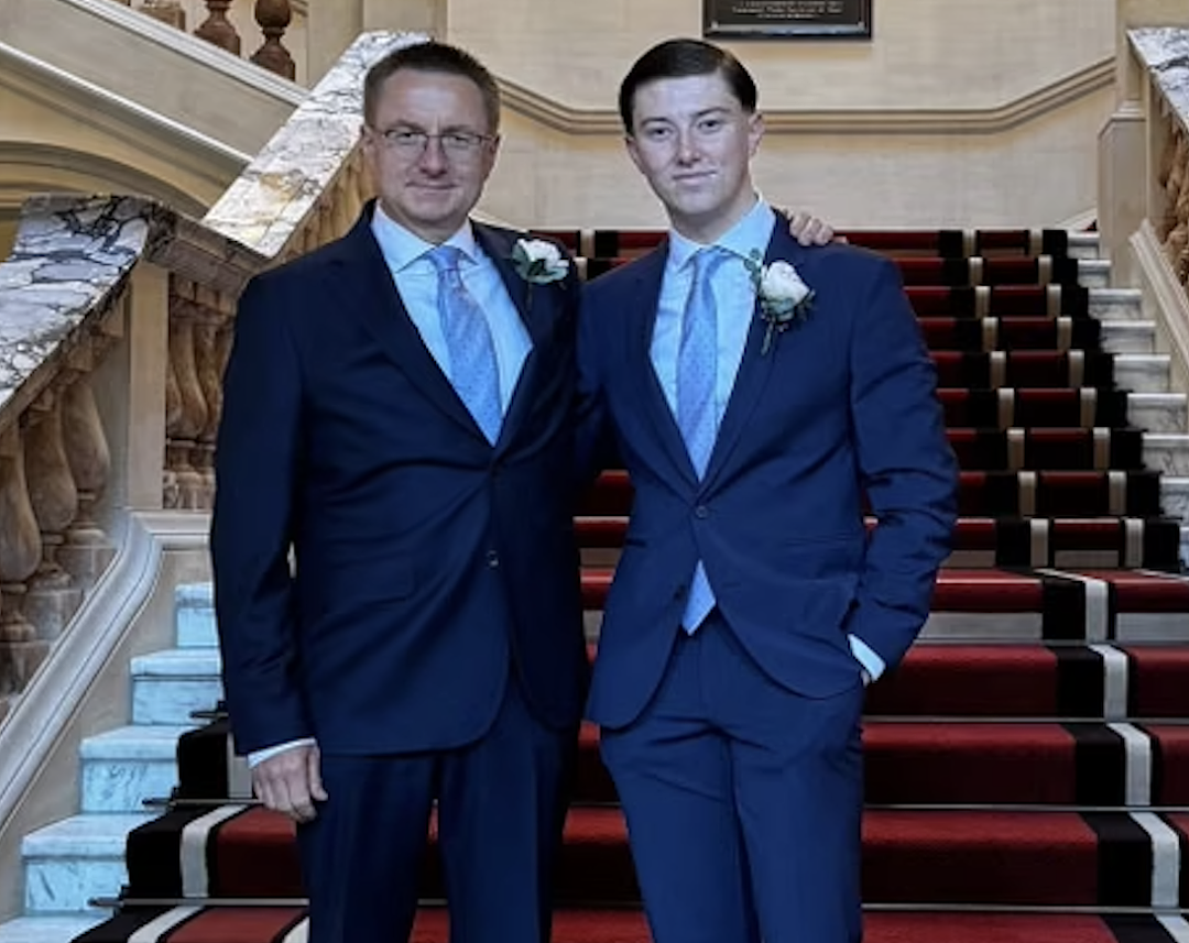 英国男生被移民连捅数刀，警察到场轻信“种歧”，反将受害者拷住！男生在绝望中死去...（组图） - 3
