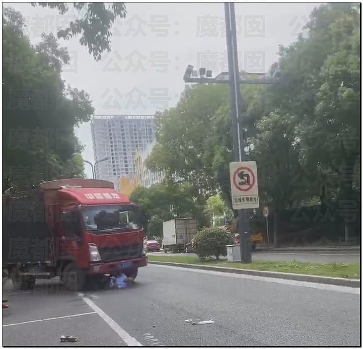 热搜爆了！何润东再扮项羽现身苏超赛场，因“粉底液将军”躺赢（组图） - 54