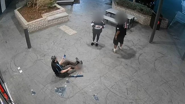 澳洲一面包店遭青少年袭击，亚裔店主严重受伤！“周围很多人，但他们不怕” - 4