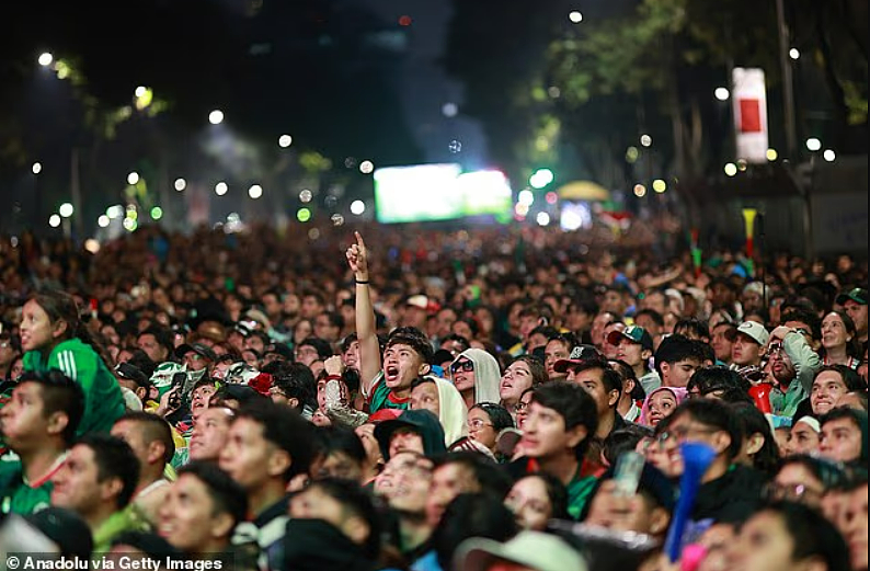 至少3死！墨西哥进世界杯16强引爆全国狂欢，百万人上街狂欢现场爆发踩踏 - 5